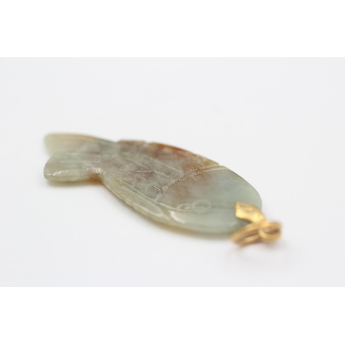 72 - 18ct Gold Bail Jade Fish Pendant (4.2g)