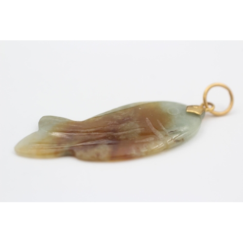 72 - 18ct Gold Bail Jade Fish Pendant (4.2g)