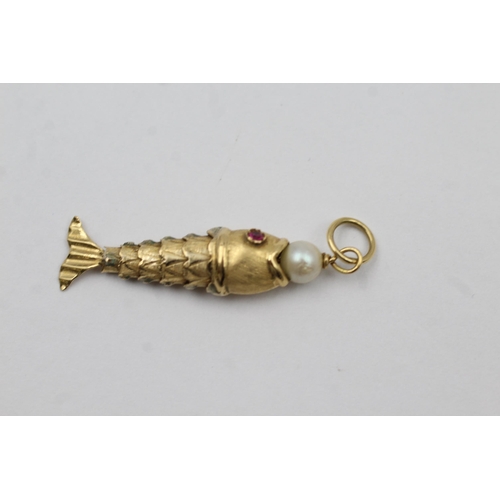 75 - 14ct Gold Articulated Fish Pendant Set With Cultured Pearl & Ruby Eyes (1.5g)