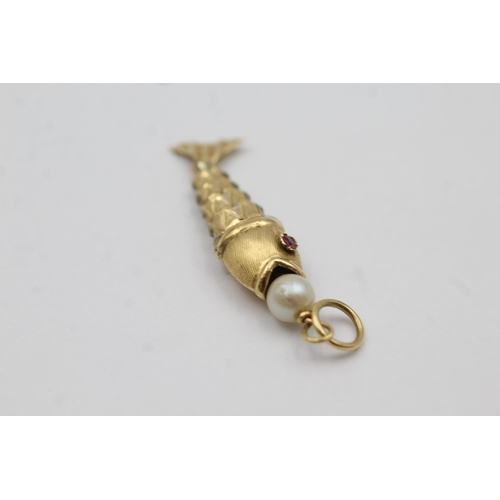 75 - 14ct Gold Articulated Fish Pendant Set With Cultured Pearl & Ruby Eyes (1.5g)