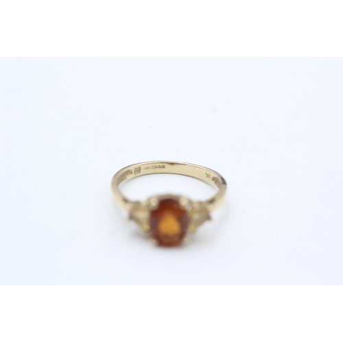 79 - 9ct Citrine Three Stone Ring (2.1g) size M