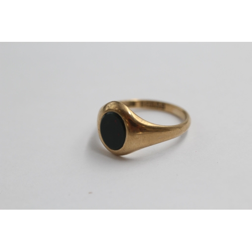 92 - 9ct Gold Bloodstone Signet Ring (3.2g) size O