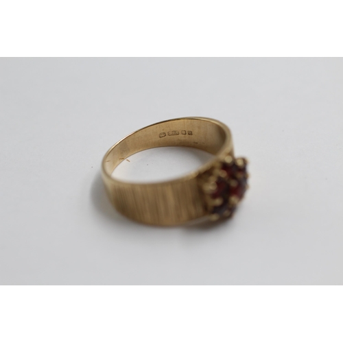 95 - 9ct Gold Garnet Floral Cluster Ring With Textured Shank (3.8g) size P