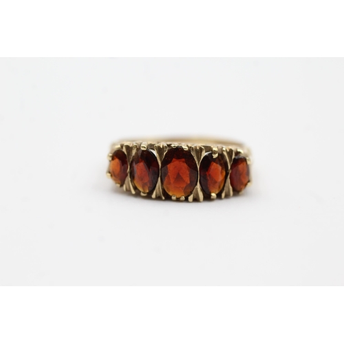 96 - 9ct Gold Garnet Five Stone Ring (3.1g) size P