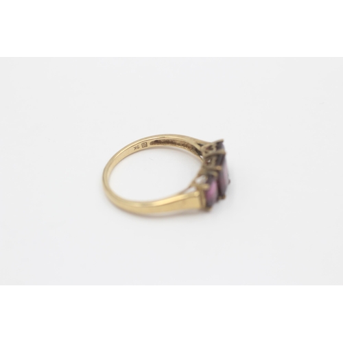 97 - 9ct Gold Garnet Three Stone Ring (2.2g) size O