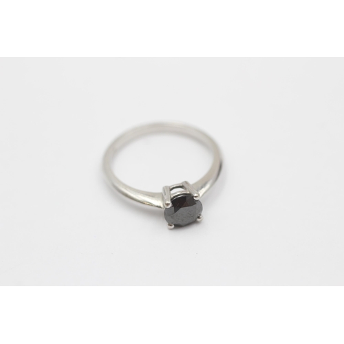 98 - 9ct White Gold Black Gemstone Single Stone Ring (2.1g) size M