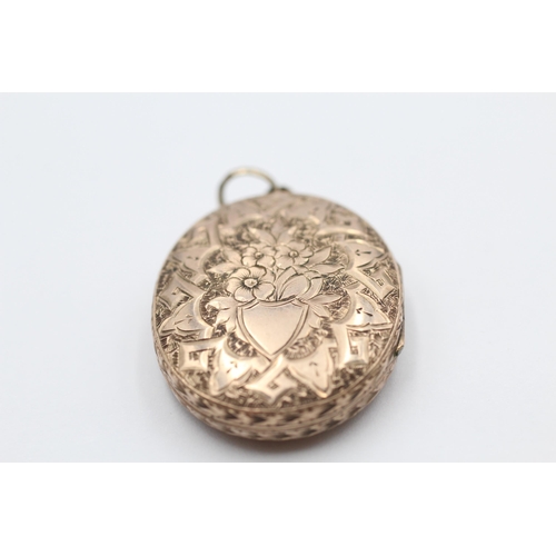 125 - 6ct Gold Ornate Floral Etched Oval Locket Pendant (7.2g)