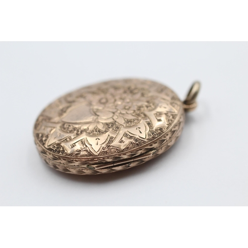 125 - 6ct Gold Ornate Floral Etched Oval Locket Pendant (7.2g)