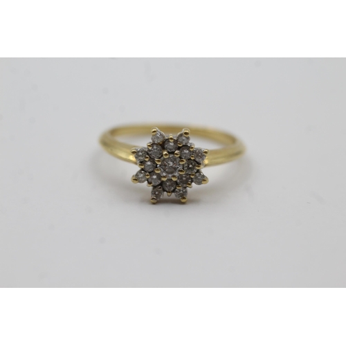 144 - 18ct Gold Diamond Starburst Cluster Ring (4.7g) size R