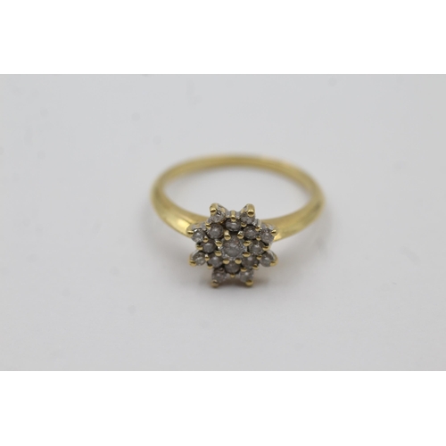 144 - 18ct Gold Diamond Starburst Cluster Ring (4.7g) size R