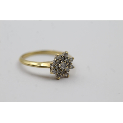 144 - 18ct Gold Diamond Starburst Cluster Ring (4.7g) size R