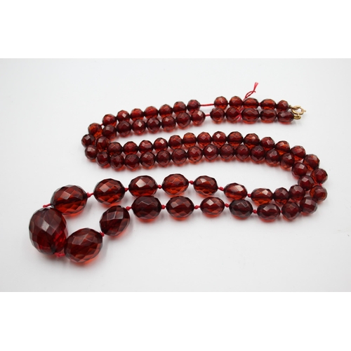 173 - A Faceted Prystal Bakelite Bead Necklace (63g)