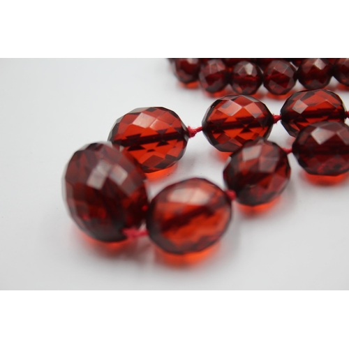 173 - A Faceted Prystal Bakelite Bead Necklace (63g)