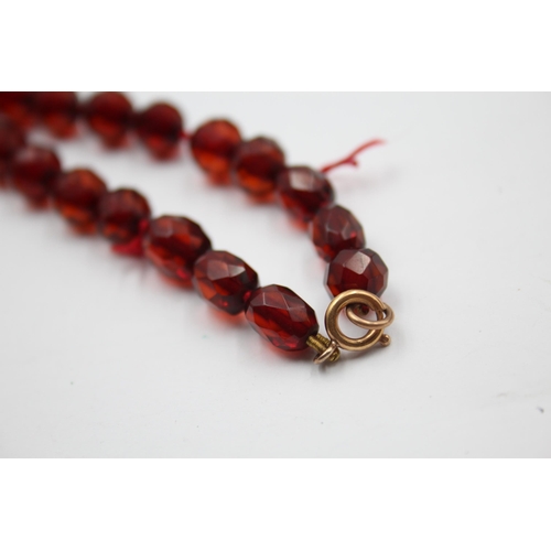 173 - A Faceted Prystal Bakelite Bead Necklace (63g)