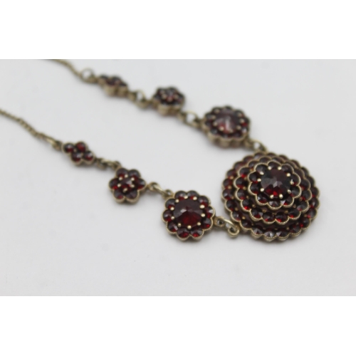 194 - A Silver Bohemian Garnet Necklace (12g)