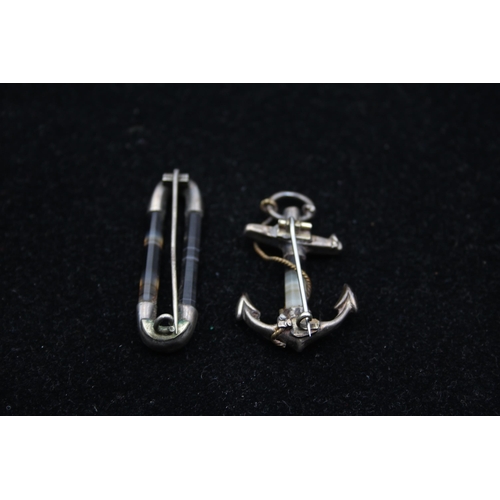 199 - Two Victorian Silver Agate Brooches Including An Anchor (12g)