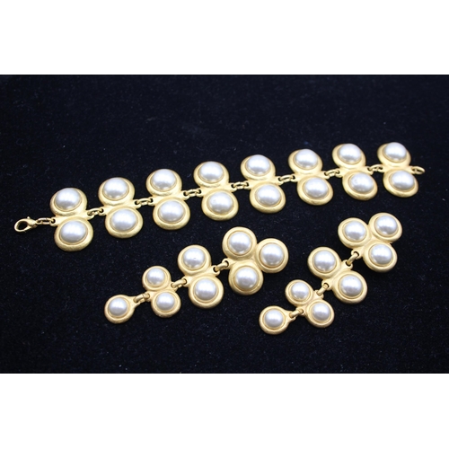 202 - A Vintage 1980s Gold Tone And Faux Pearl Statement Bracelet And Earrings Set (89g)