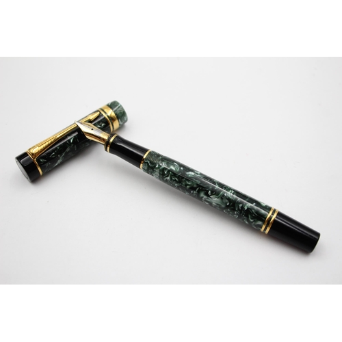 222 - Parker Fountain Pen Green marble effect with 18ct Gold nib