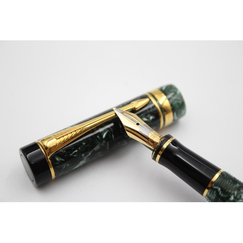 222 - Parker Fountain Pen Green marble effect with 18ct Gold nib