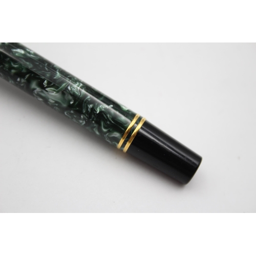 222 - Parker Fountain Pen Green marble effect with 18ct Gold nib