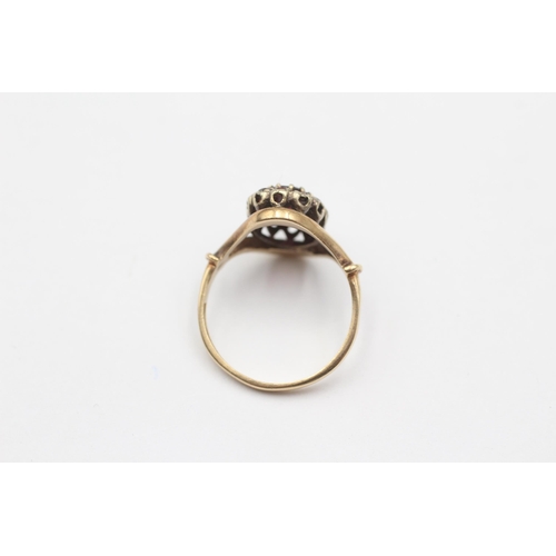 23 - 9ct Gold Vintage Garnet Cluster Dress Ring (3.1g) size P