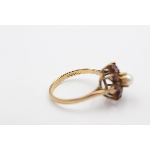 25 - 9ct Gold Vintage Pearl & Garnet Cluster Ring (2.9g) size P