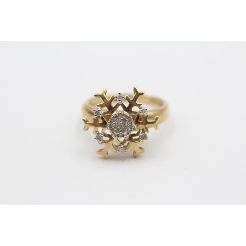 26 - 9ct Gold Diamond Cluster Articulted Snowflake Ring (3g) size N