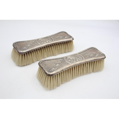 260 - 2 x Antique ART NOUVEAU 1902 Birmingham STERLING SILVER Vanity Brushes (203g)