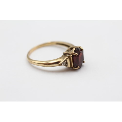 34 - 9ct Gold Vintage Garnet & Diamond Dress Ring (3.5g) size Q