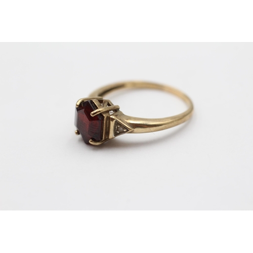 34 - 9ct Gold Vintage Garnet & Diamond Dress Ring (3.5g) size Q