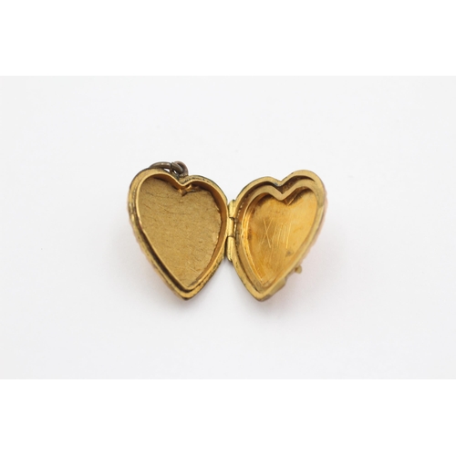 43 - 9ct Back & Front Gold Antique Foliate Etched Heart Locket (4.3g)