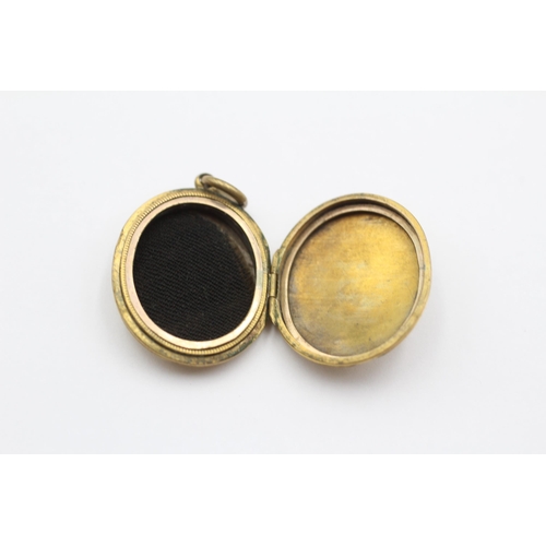 46 - 9ct Back & Front Gold Antique Ornate Motif Oval Locket (7.3g)