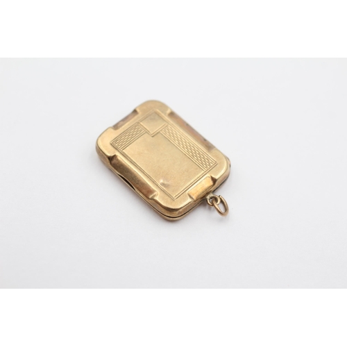 47 - 9ct Back & Front Gold Vintage Etched Rectangular Locket (4g)