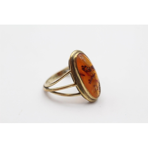 49 - 9ct Gold Vintage Amber Split Shoulders Ring (3.3g)