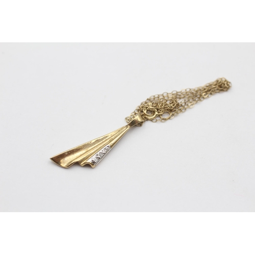 50 - 9ct Gold Diamond Set Fan Pendant Necklace (1.8g)