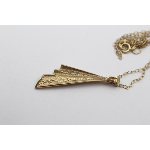 50 - 9ct Gold Diamond Set Fan Pendant Necklace (1.8g)