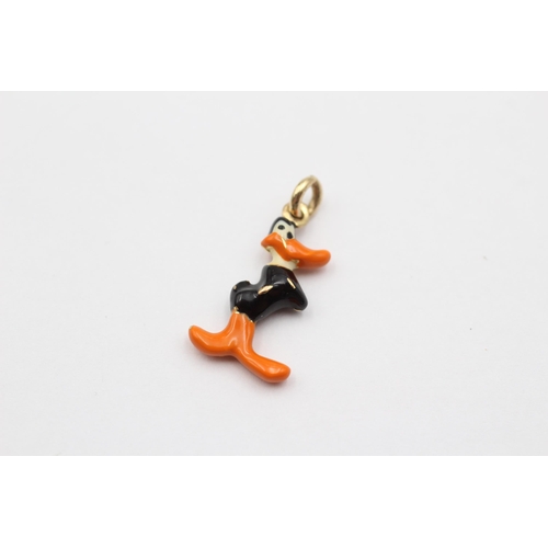 55 - 9ct Gold Vintage Enamelled Daffy Duck Pendant (0.7g)