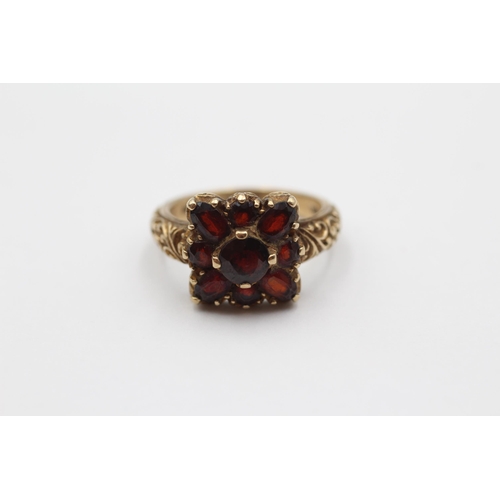 69 - 9ct Gold Vintage Garnet Cluster Ornate Dress Ring (4.3g) size M1/2