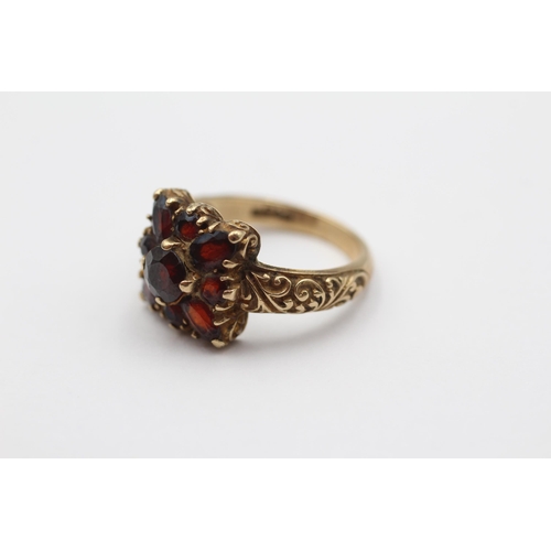 69 - 9ct Gold Vintage Garnet Cluster Ornate Dress Ring (4.3g) size M1/2