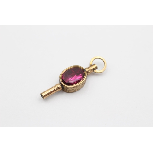 75 - 9ct Gold Antique Bloodstone & Paste Watch Key (2g)