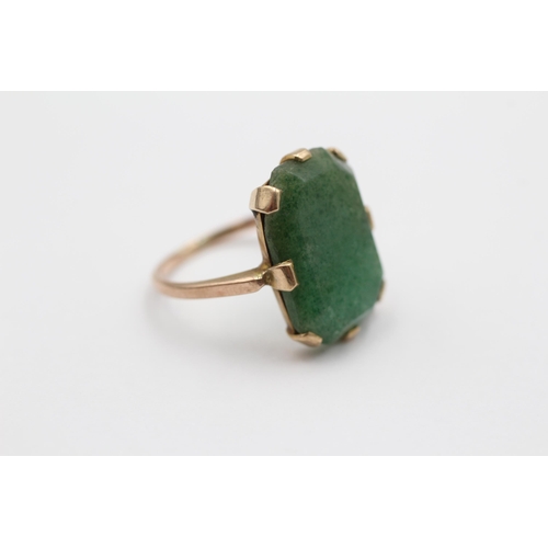 78 - 9ct Gold Vintage Green Gemstone Statement Ring (3.2g) size M