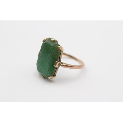 78 - 9ct Gold Vintage Green Gemstone Statement Ring (3.2g) size M