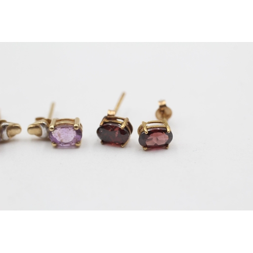 93 - 2 X 9ct Gold Paired Gemstone Stud Earrings Inc. Amethyst & Garnet (1.9g)