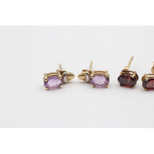 93 - 2 X 9ct Gold Paired Gemstone Stud Earrings Inc. Amethyst & Garnet (1.9g)