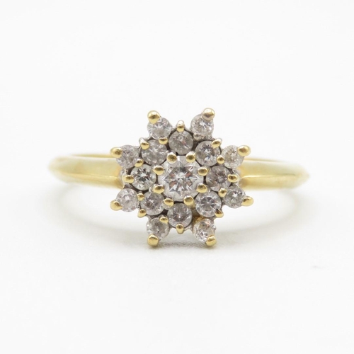 144 - 18ct Gold Diamond Starburst Cluster Ring (4.7g) size R