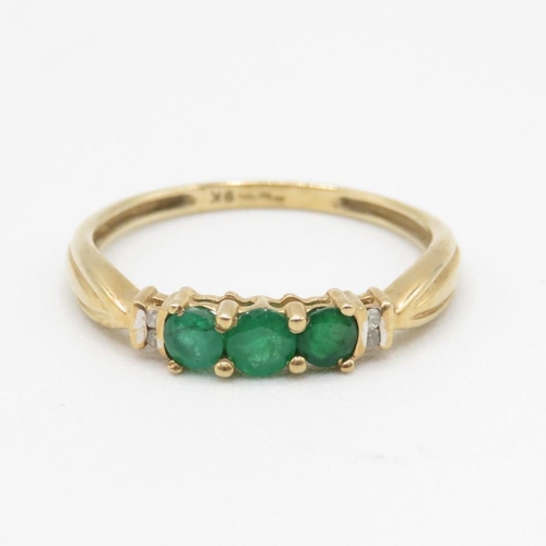 21 - 9ct Gold Emerald & Diamond Seven Stone Dress Ring (1.6g) size O1/2