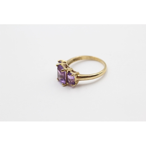 103 - 9ct Gold Amethyst Emerald Cut Graduated Trilogy Ring (2.6g) size N