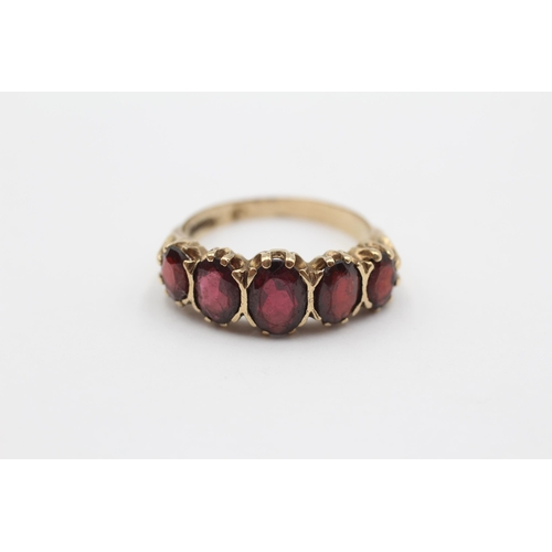 106 - 9ct Gold Garnet Oval Cut Graduated Five Stone Gypsy Ring (4.3g) size S