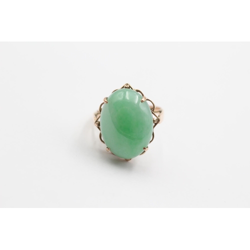 112 - 9ct Gold Jade Oval Cabochon Ornate Prong Basket Set Cocktail Ring (5.9g) size N