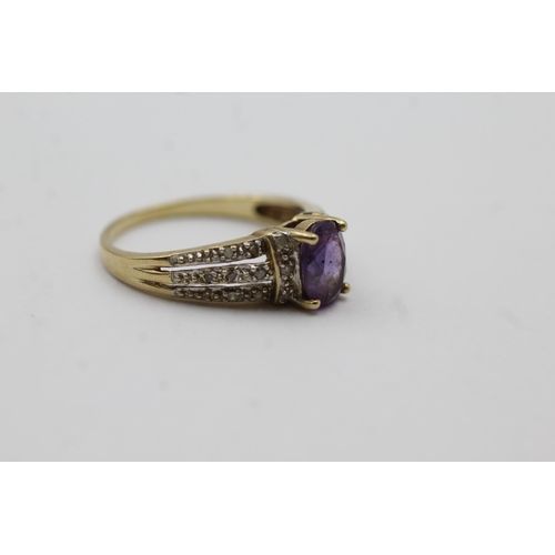 118 - 9ct White And Yellow Gold Diamond And Amethyst Solitaire And Shoulder Multirow Set Dress Ring (2.8g)... 